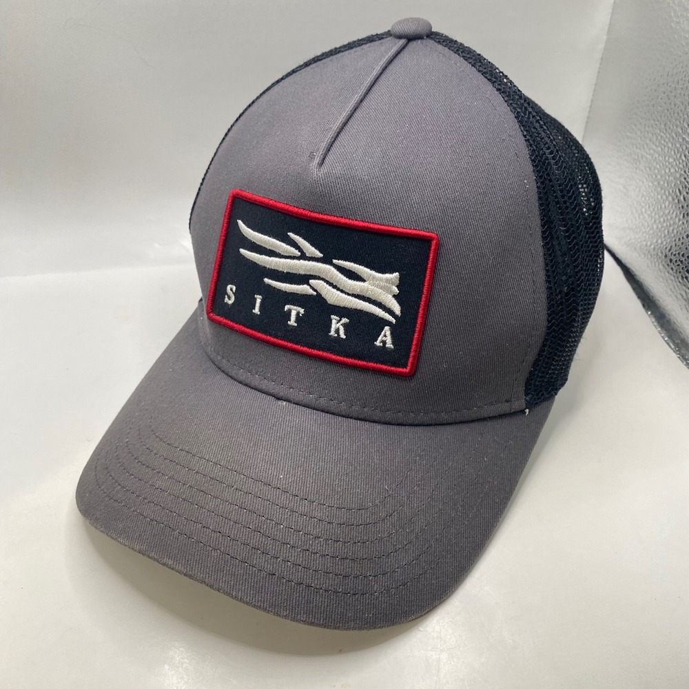 SITKA Gear Hi-Pro Trucker Hat OSFA Grey Black Mesh Snapback Hunting Logo Cap
